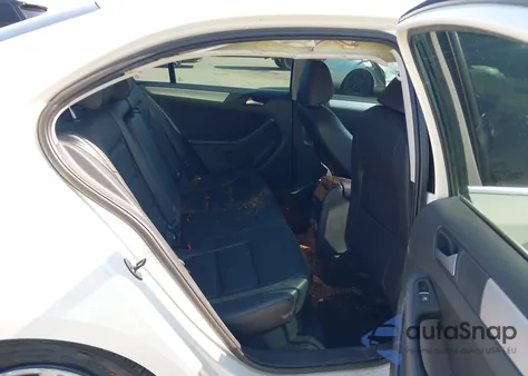 2013 Volkswagen Jetta 2.5L Se z USA, uszkodzony, nr VIN 3VWDP7AJ4DM423113